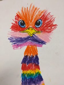 Bunte Kinderzeichnung eines fantasievollen Vogels