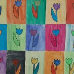 Buntes Tulpenmuster in verschiedenen Farbfeldern.
