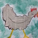 Zeitungsausschnitt-Huhn auf blaugrünem Hintergrund Kunstwerk