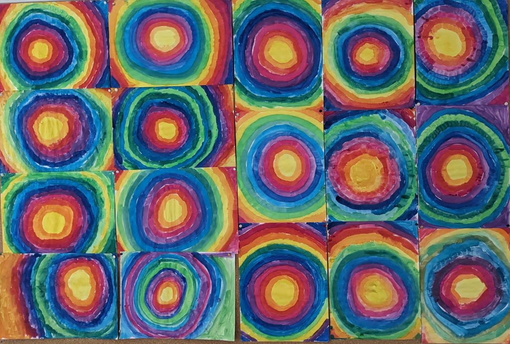 Bunte abstrakte Kunstwerke mit konzentrischen Kreisen