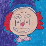Bunt gezeichneter Clown mit rotem Hut.